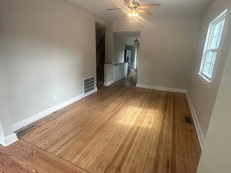 318 E Webster St — Photo 6