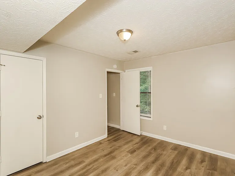 4140 Hawkins Xing — Photo 13