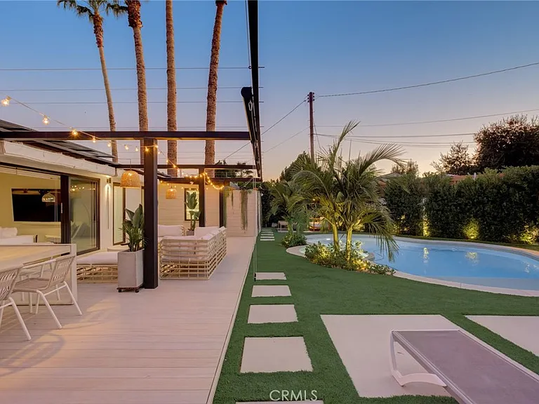 8161 Encino Ave — Photo 68
