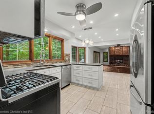 393 Eckford Cir, Troy, MI 48085