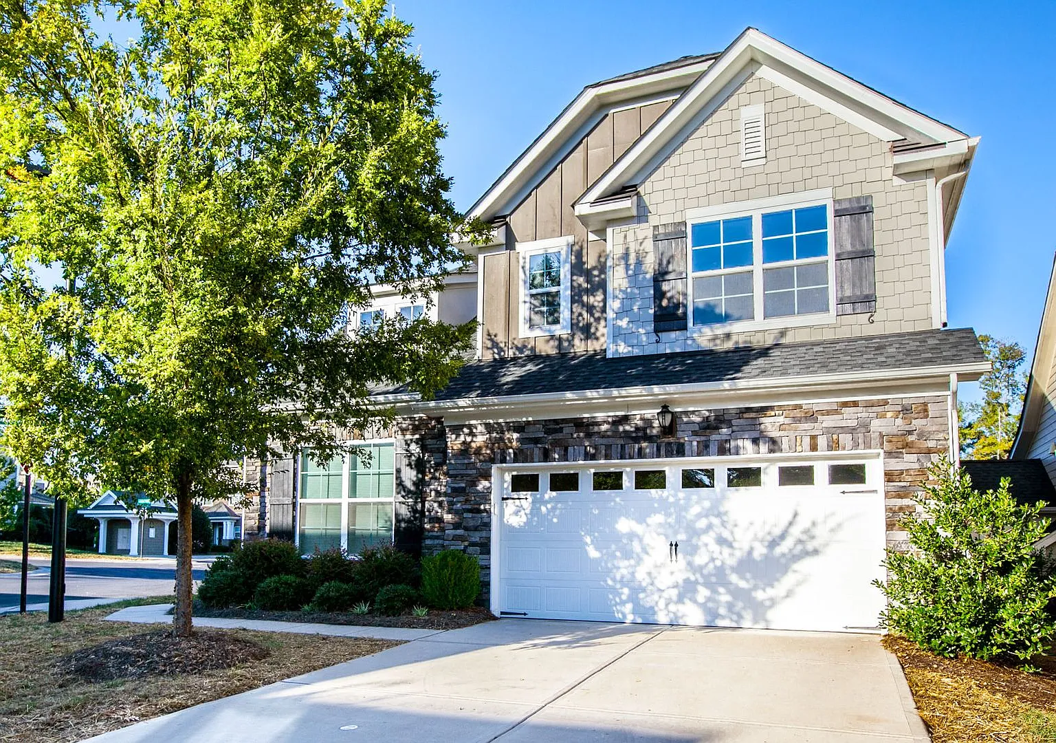Townhouse in the Glenmore Garden Community! — Photo 1