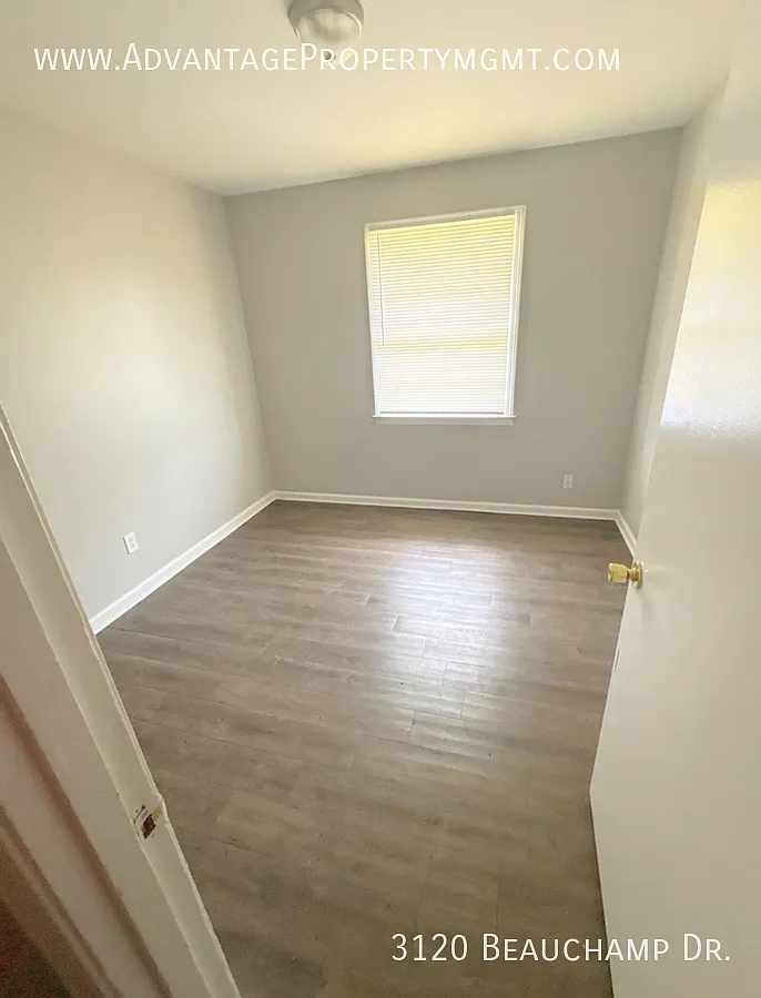 Newly Renovated Home in Oakhaven — Photo 3
