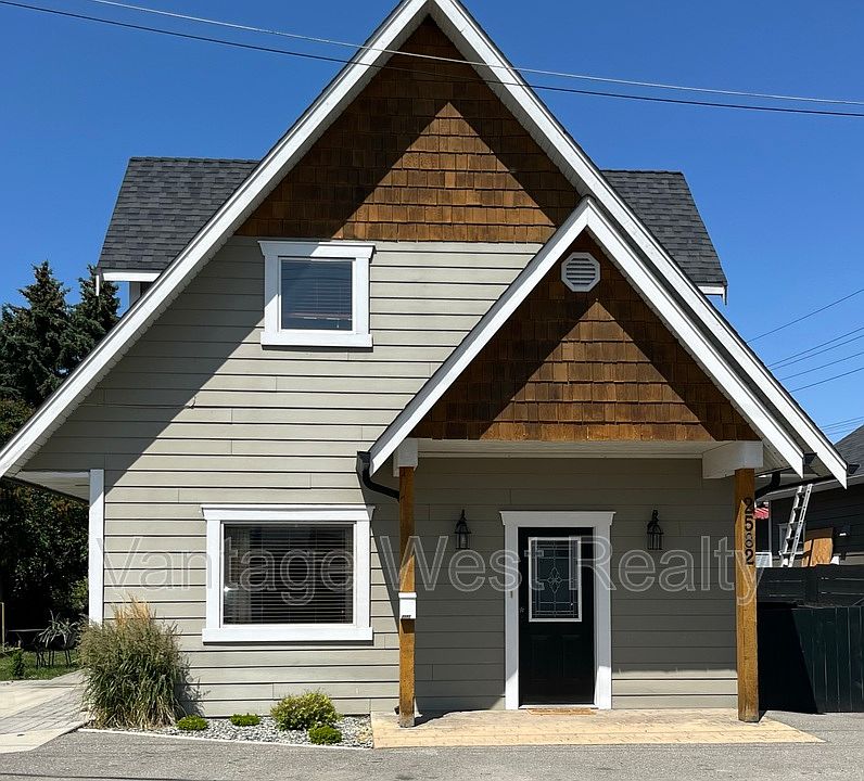 1st image of 2582A Richter St