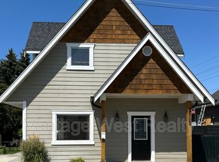 2582A Richter St, Kelowna, BC V1Y2P9