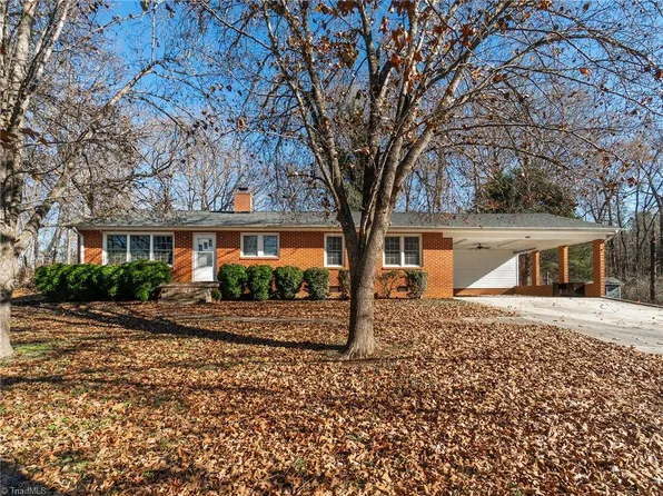 902 Sunset Dr, Graham, NC 27253