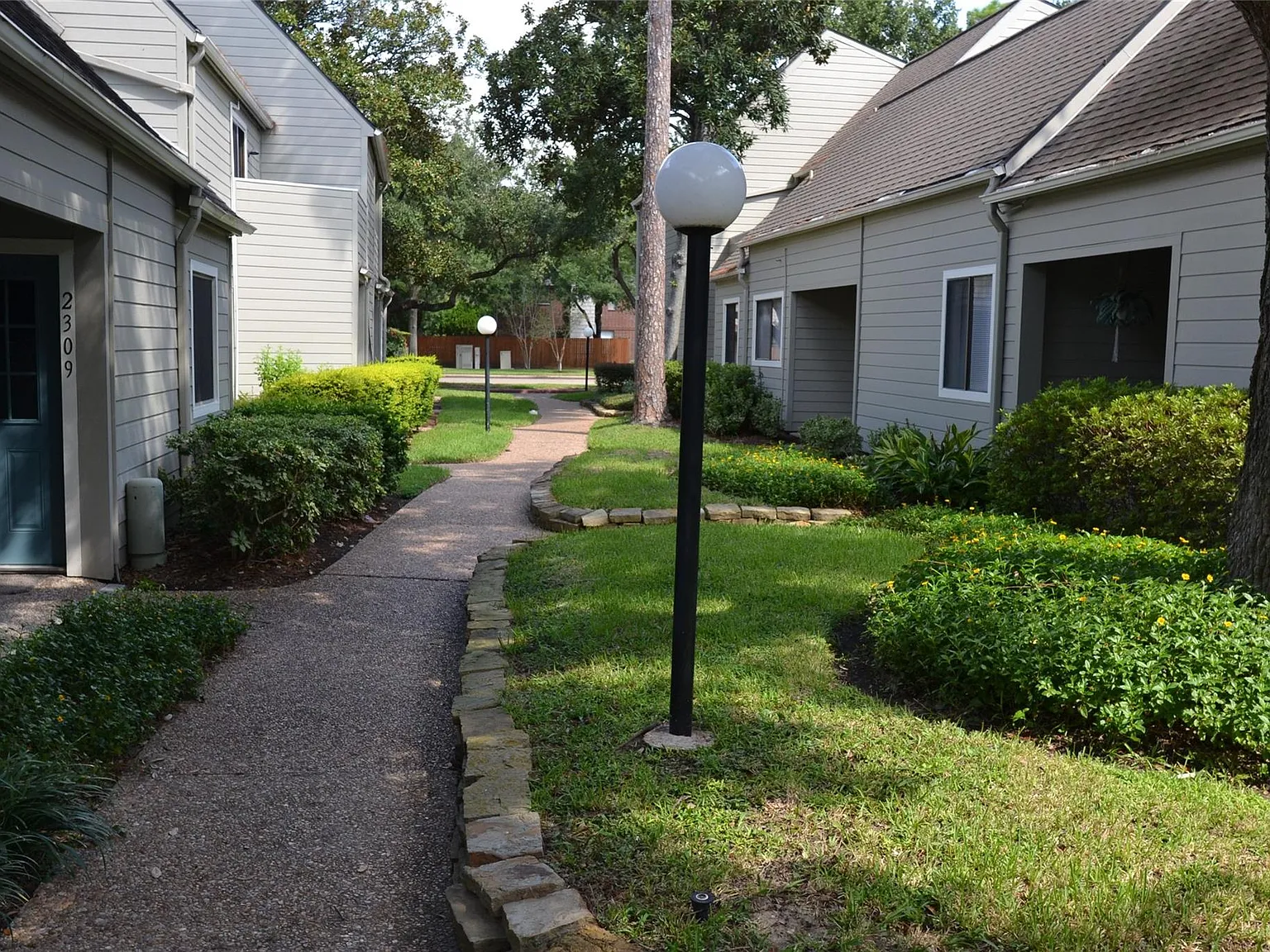 2 bed, 2.5 bath, 1259 sqft, $1,700 — Photo 3