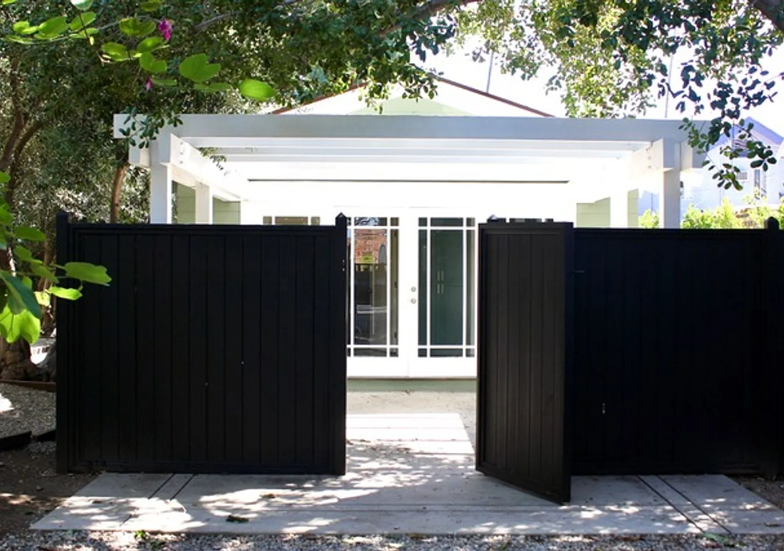 Franklin Village - Detached 1 Bed/1bath With Large Private Yard — Photo 1