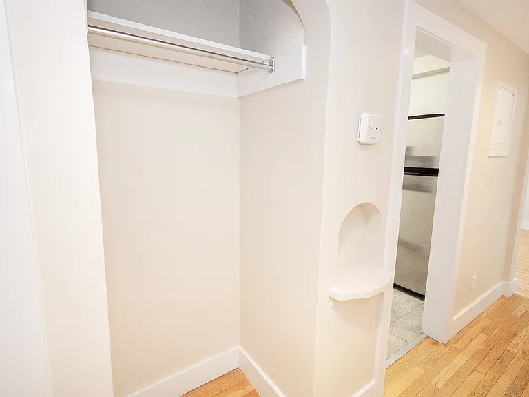 321 Enfield Cres #3 — Photo 8
