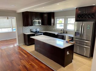 6220 Stoneham Ct, Bethesda, MD 20817