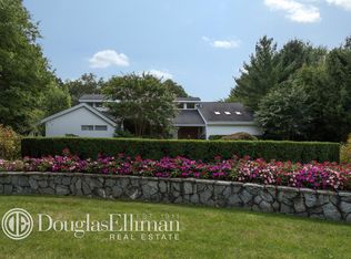 6 Caterina Ct, Dix Hills, NY 11746