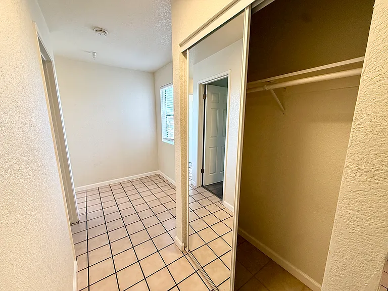 Dixon Landing Apartments — Photo 7