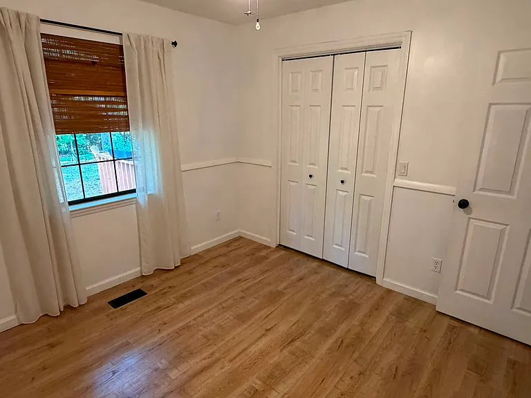 5105 Hunter Village Dr — Photo 17