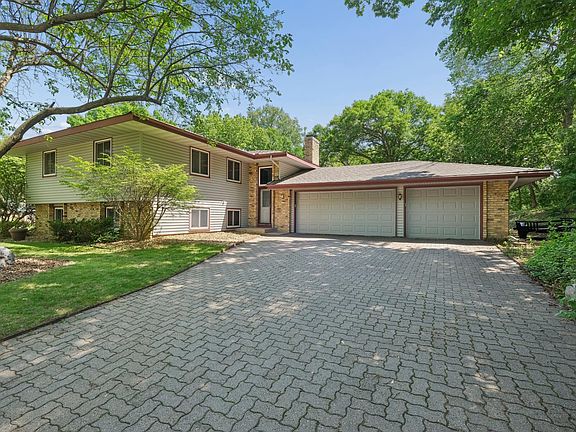 2nd image of 3203 Red Oak Cir S