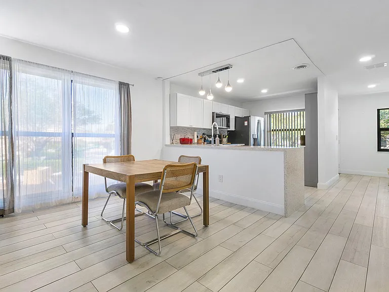 8436 Cypress Ln #7H — Photo 9