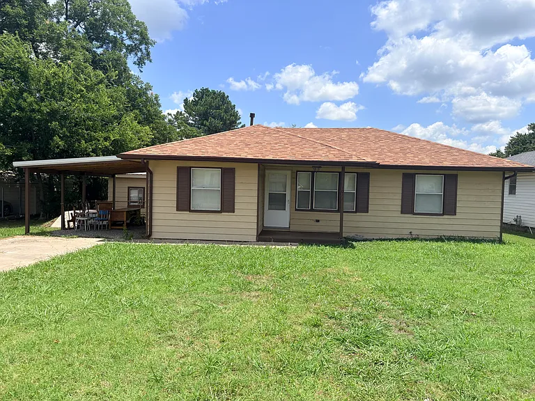 1011 N Pesotum Ave — Photo 1