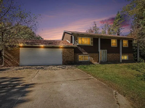 5490 Pingree Rd, Howell, MI 48843