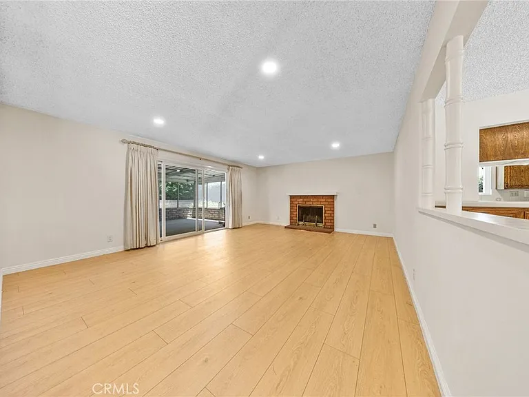 612 N Maryport Ave — Photo 6