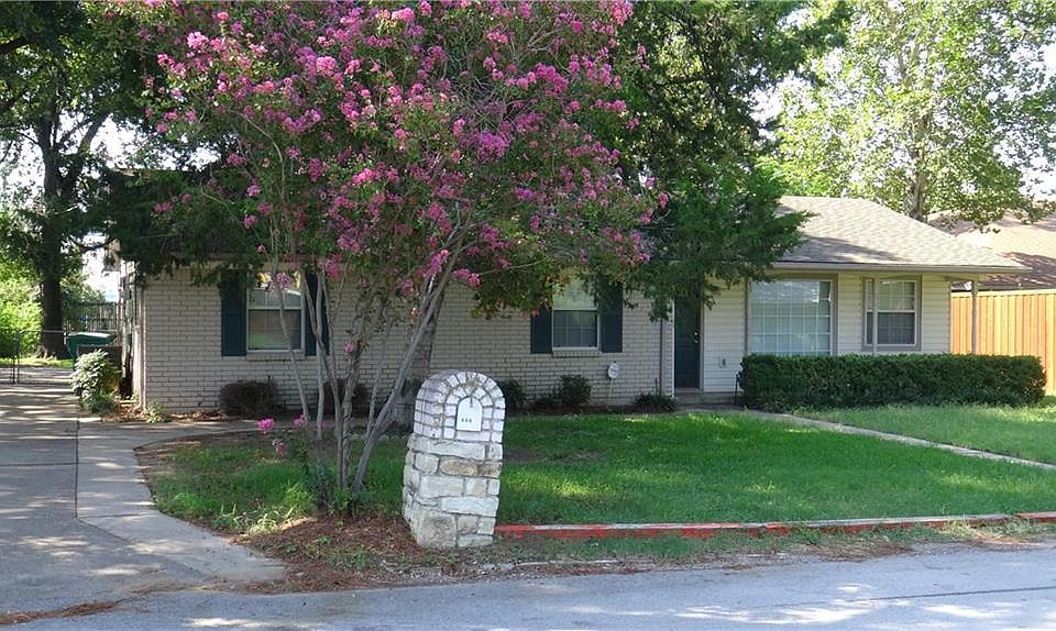 1st image of 140 Pine Dr