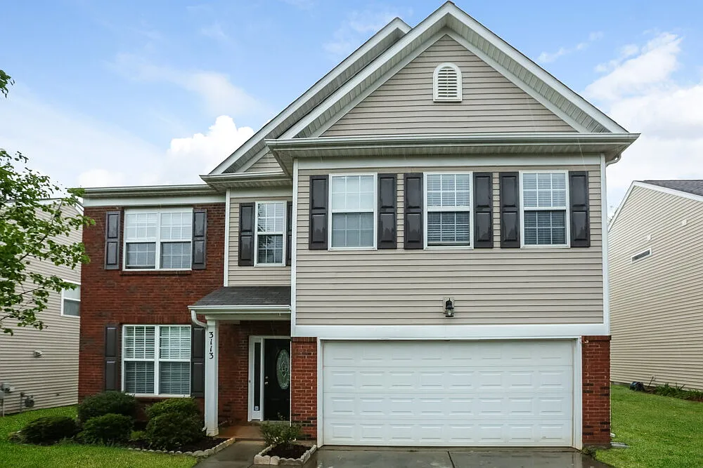 4 bed, 2.5 bath, 2535 sqft, $2,195 — Photo 1