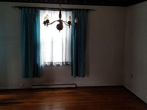 5th image of 231 Painter St