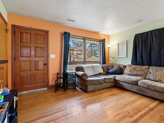5th image of 135 Griggs St NE