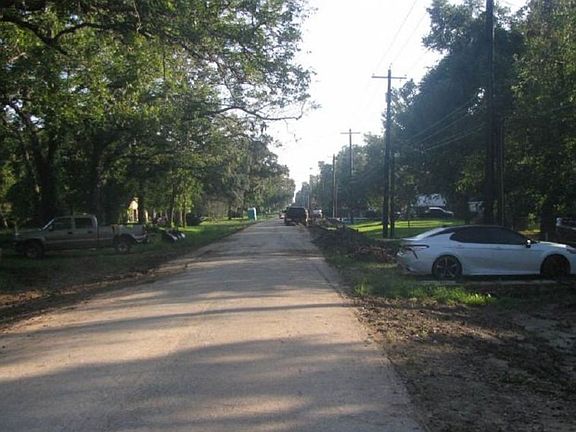 Exterior Neighborhood (street photo)