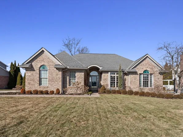 859 Wellington Ct, Canton, MI 48187