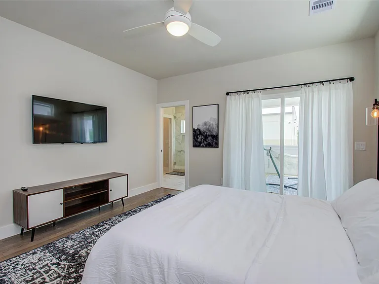 4914 Noble St — Photo 15