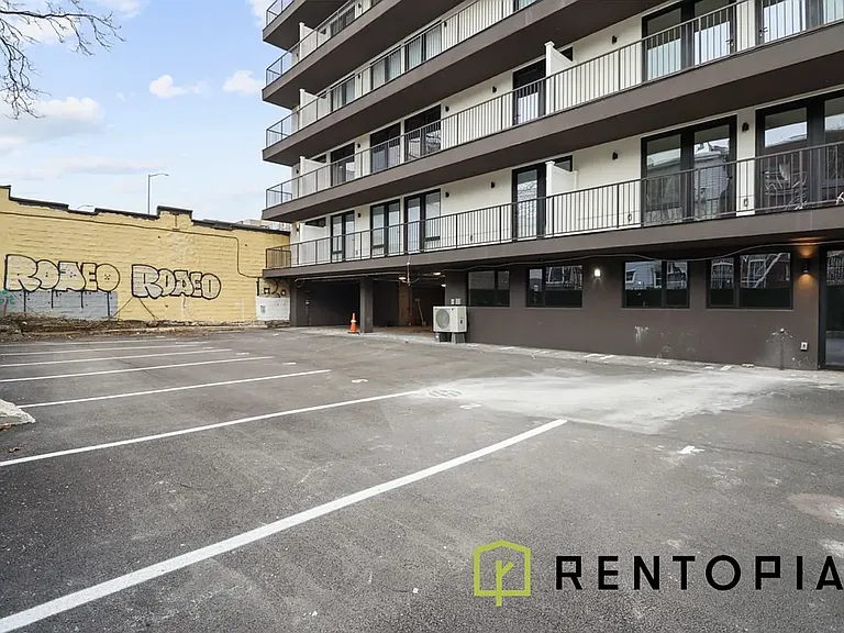 352 Meeker Ave #501E — Photo 17