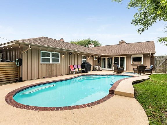 4th image of 7709 Beaudelaire Cir
