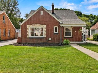 2237 N Lefeber Ave, Wauwatosa, WI 53213