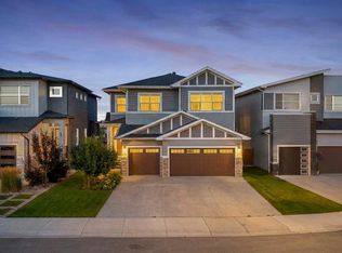 47 W Waterford Hts, Chestermere, AB T1X2M8