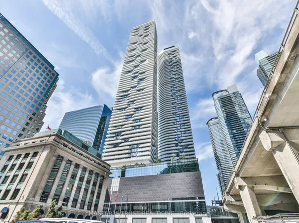 88 Harbour St #3902, Toronto, ON M5J 0C3