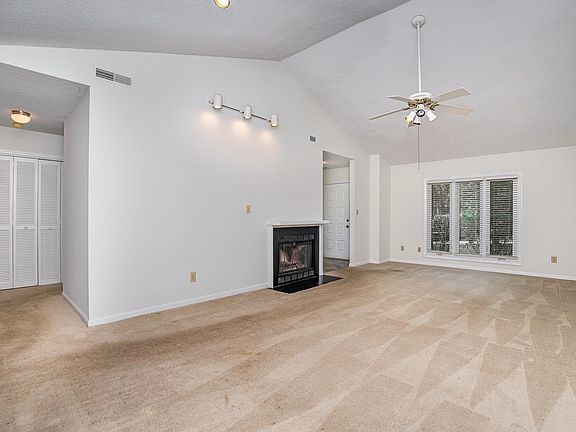 4th image of 117 Mossbark Ln