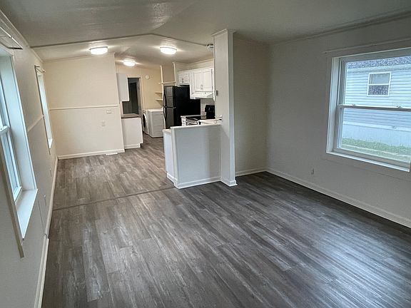 4th image of 1303 E 6th St Trlr 16
