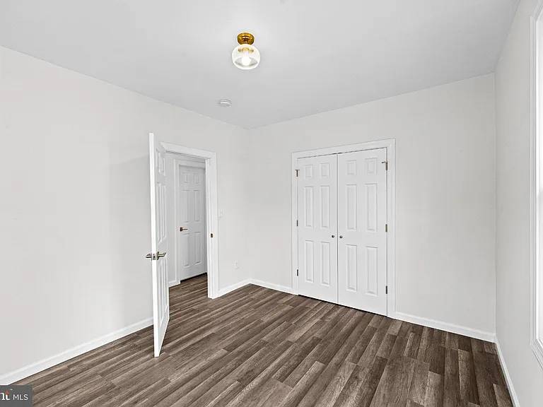 255 S 6th Ave — Photo 13