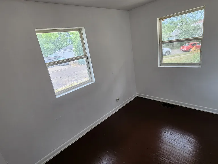 642 Pickus Ct — Photo 5