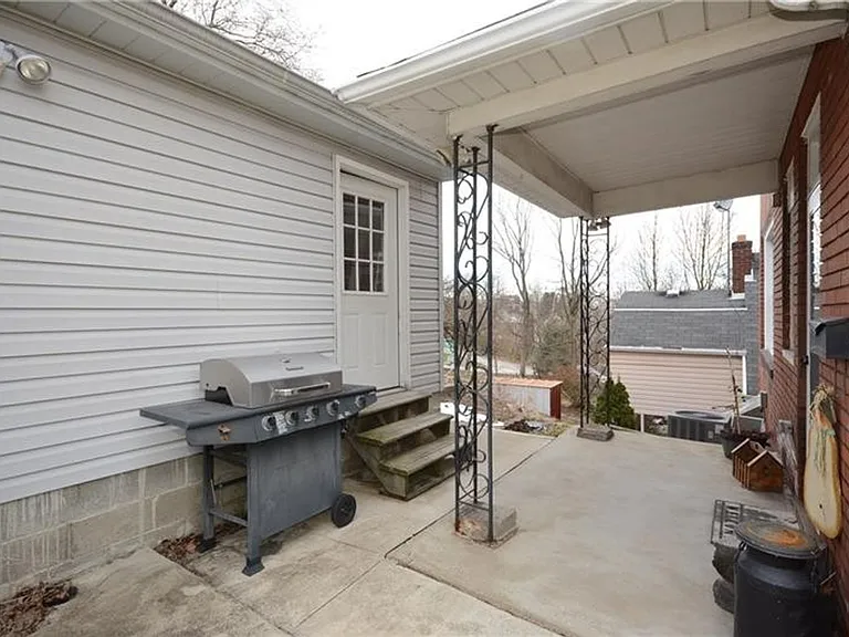 2112 Saranac Ave — Photo 23