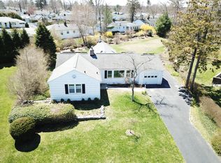 7 Ria Dr, White Plains, NY 10605