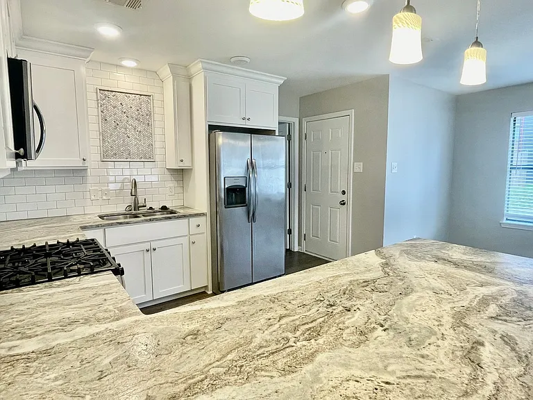 525 S Oak St — Photo 9