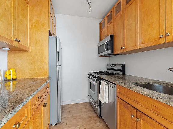 3rd image of 42 Tiffany Pl APT 1C