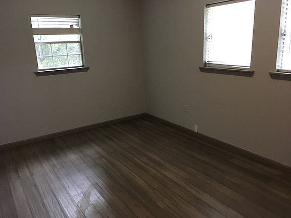 4th image of 110 Grafton Dr
