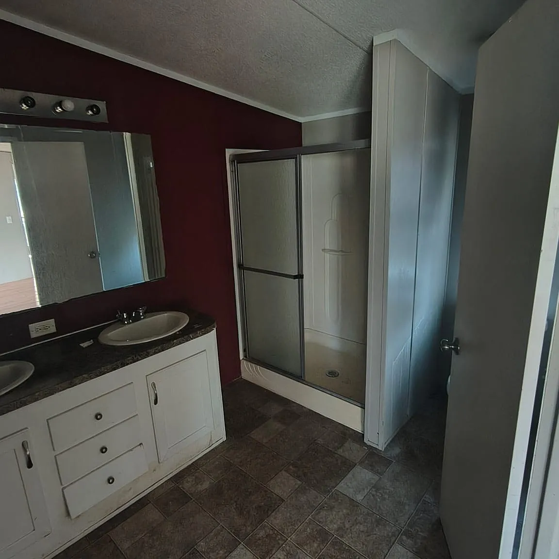 3 bed, 1100 sqft, $900 — Photo 4
