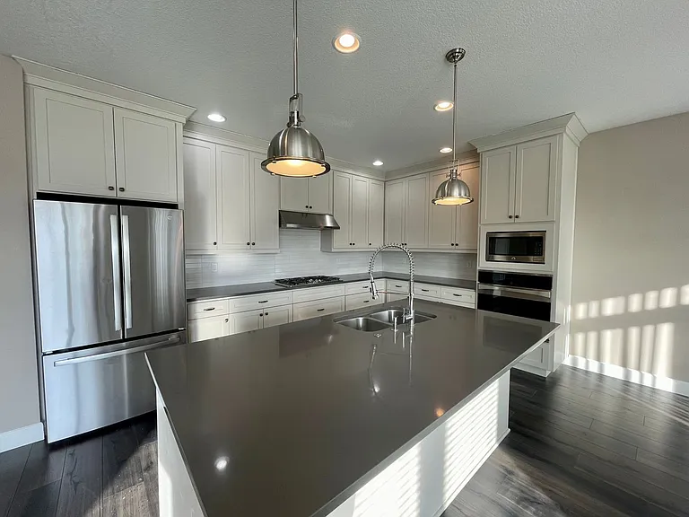 2120 SW Dolph Ct — Photo 4