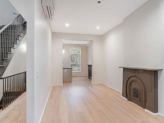 3rd image of 42 Monroe St
