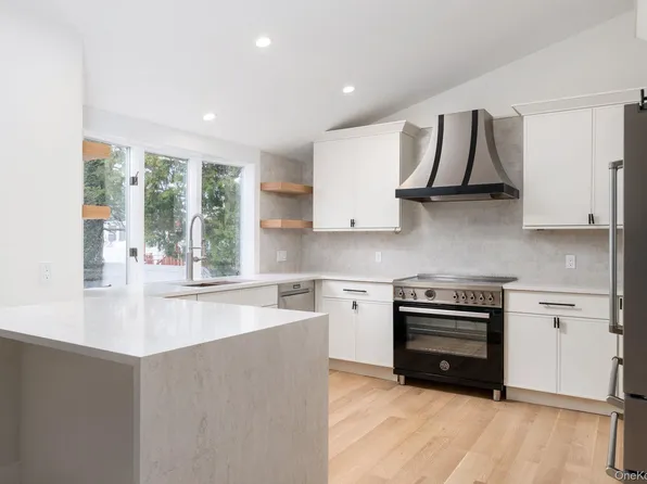 2547 Army Place, Bellmore, NY 11710