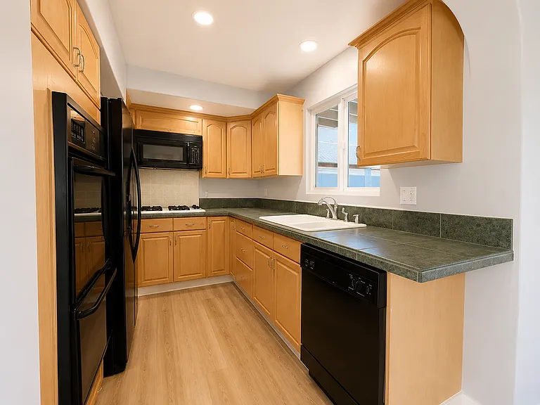 4727 Redland Dr — Photo 10