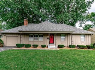 8817 Foster Ln, Overland Park, KS 66212