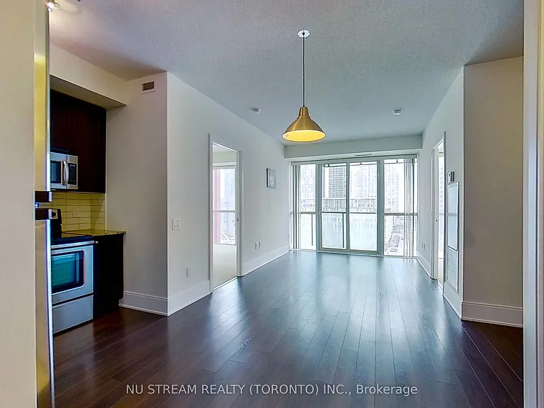560 Front St W #829 — Photo 7