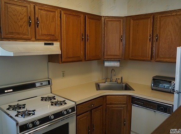 3rd image of 84 S Windhorst Ave